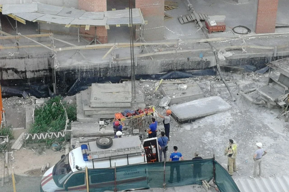 В изнуряющую жару крановщику понадобилась помощь спасателей и скорой.