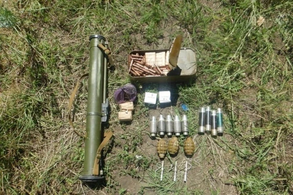 На бывших позициях ВСУ в районе села Смелое правоохранители обнаружили боеприпасы. Фото - МВД ЛНР