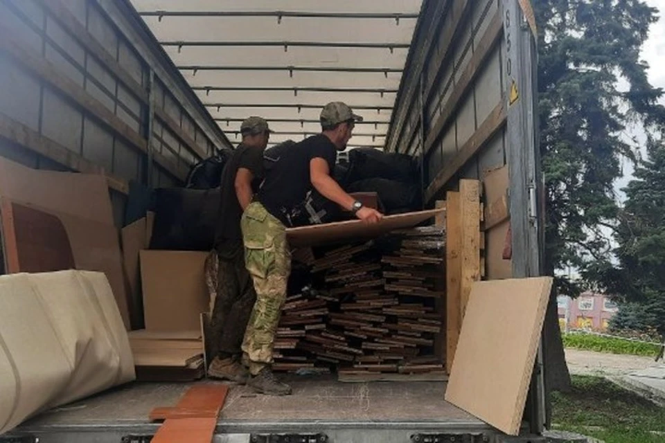 При содействии депутата Тюменской областной Думы Юрия Баранчука были доставлены мебель, предметы быта и сантехника. ФОТО: t.me/government_lnr