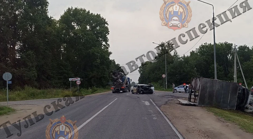 В Заокском районе после столкновения загорелись грузовой автомобиль и легковушка
