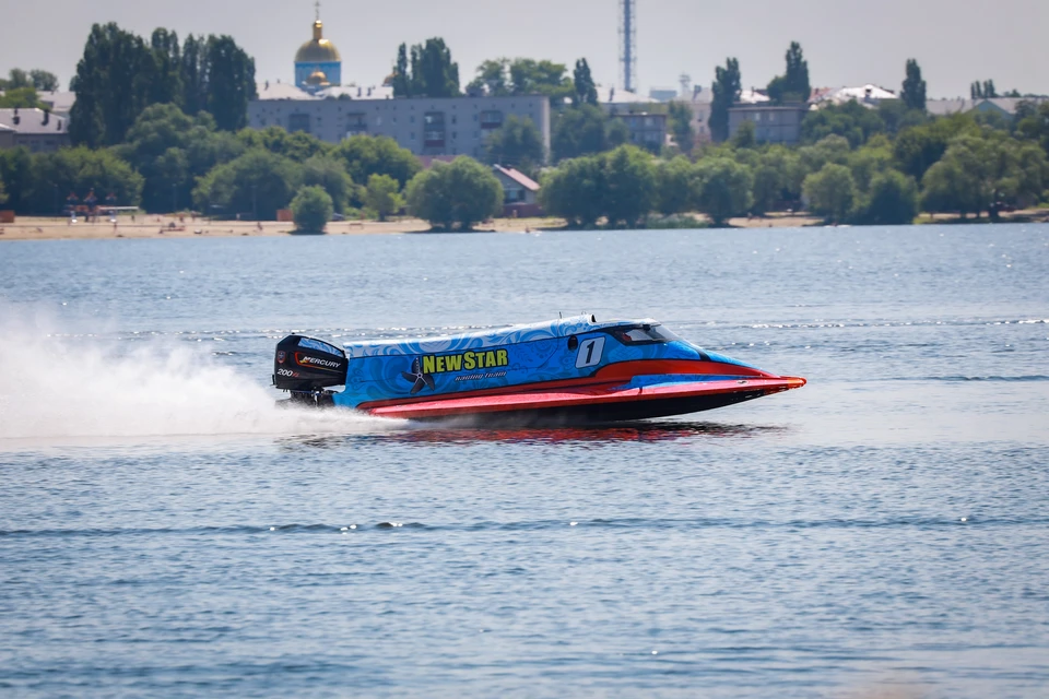 В Липецке стартовали соревнования по водно-моторному спорту