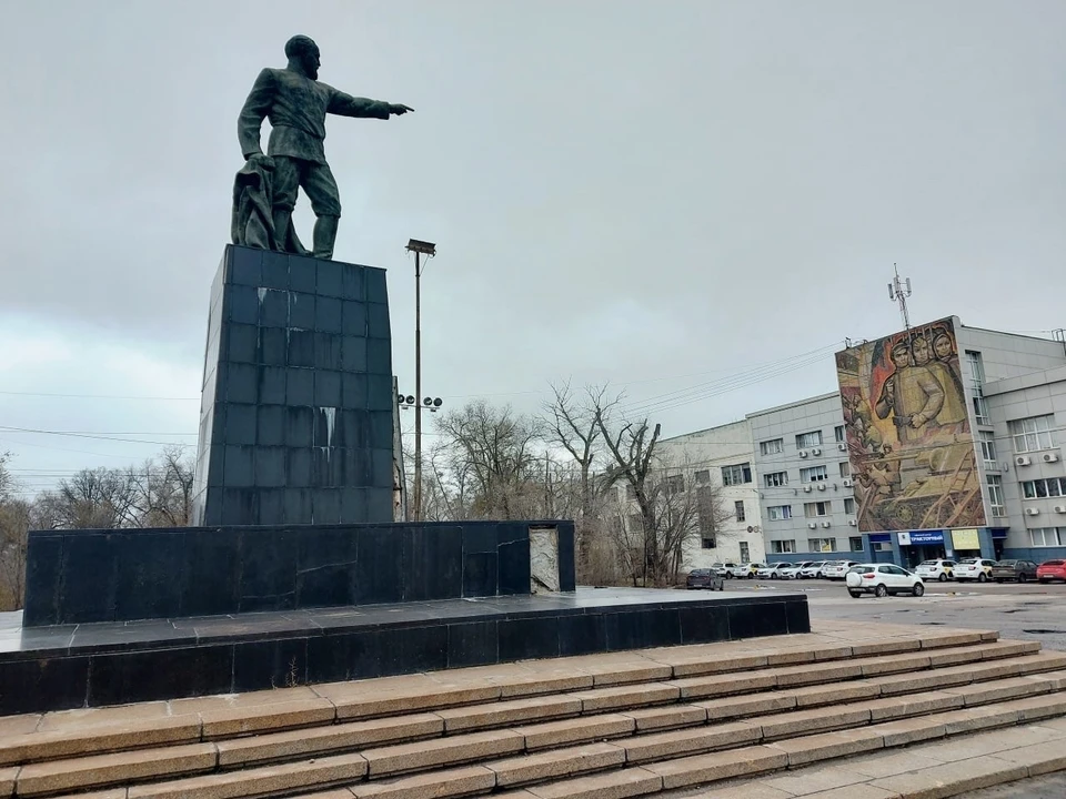 "Железный Феликс" стоит в Тракторозаводском районе с 1936 года