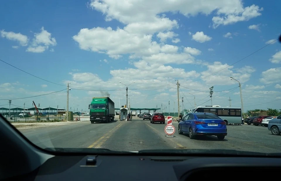 Врачи дежурят в селе Чонгар на КПП «Чонгар» и на посту «Азов» на повороте на Новоалексеевку.