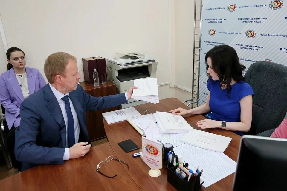 Виктору Томенко удалось собрать 527 подписей депутатов из 69 муниципальных образований. Фото: телеграм-канал Виктора Томенко