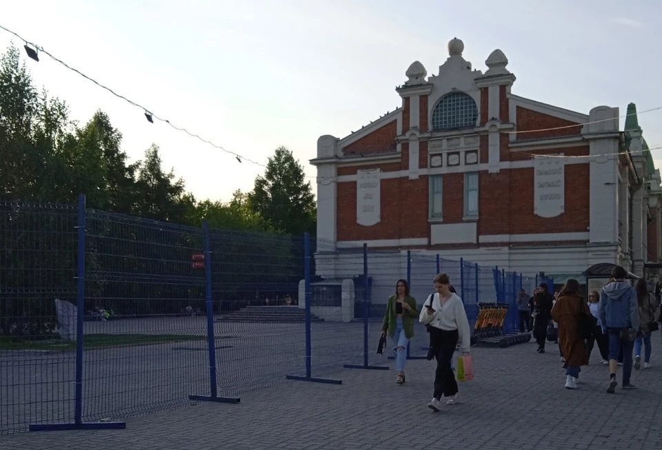 В Первомайском сквере планируется снести оба кафе.