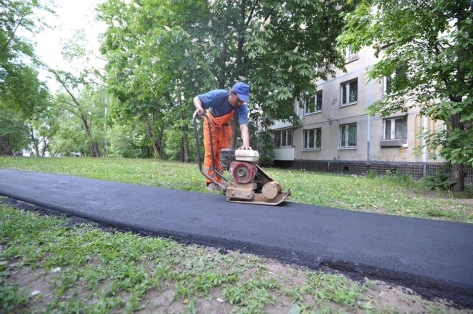 В данное время активные работы идут в 24 дворах.