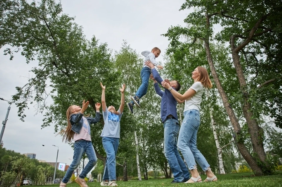 В большинстве регионов одинокому работающему человеку хватит зарплаты в 100 тысяч рублей