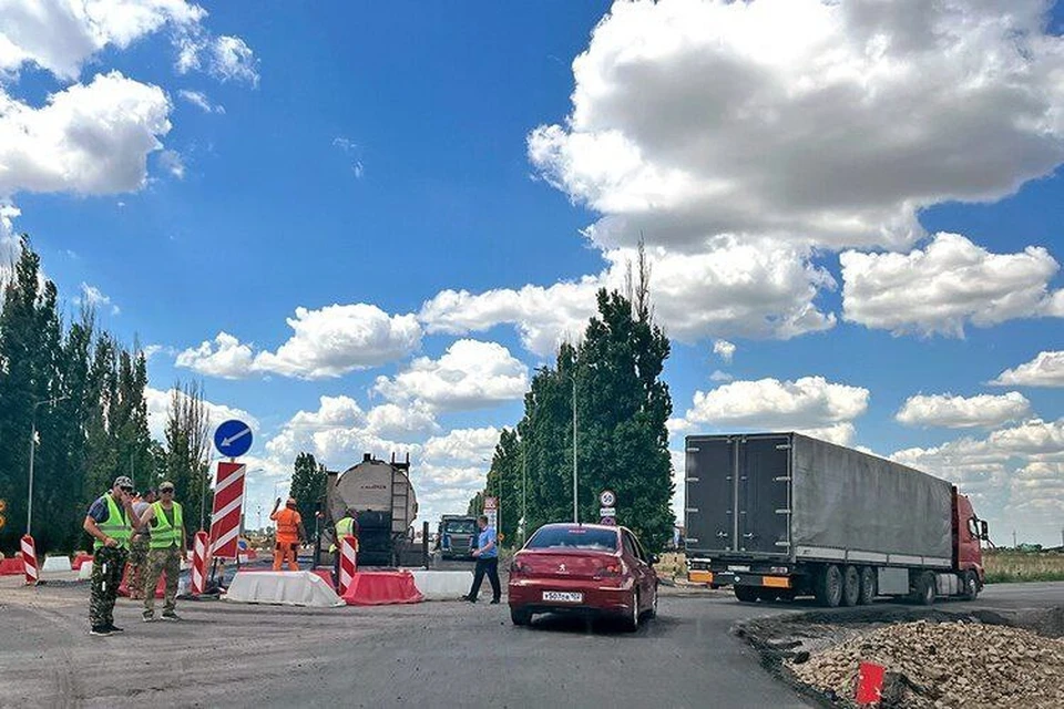 На блокпостах просят предъявить документы водителя и пассажиров. Фото: чат "Сухопутный путь в Крым"