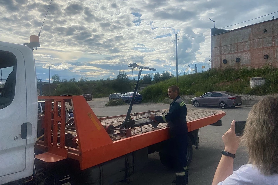 Двухколесный транспорт молодого человека доставили на штрафстоянку. Фото: КАНДАЛАКША ОНЛАЙН / vk.com/kandaone