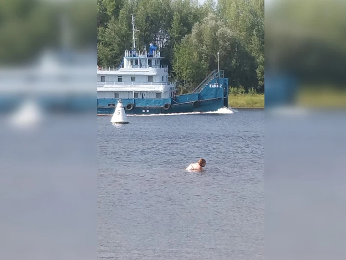 В Пермском крае отец бросился на помощь тонущей дочери, но пока бежал к  воде, у него случился сердечный приступ - KP.RU