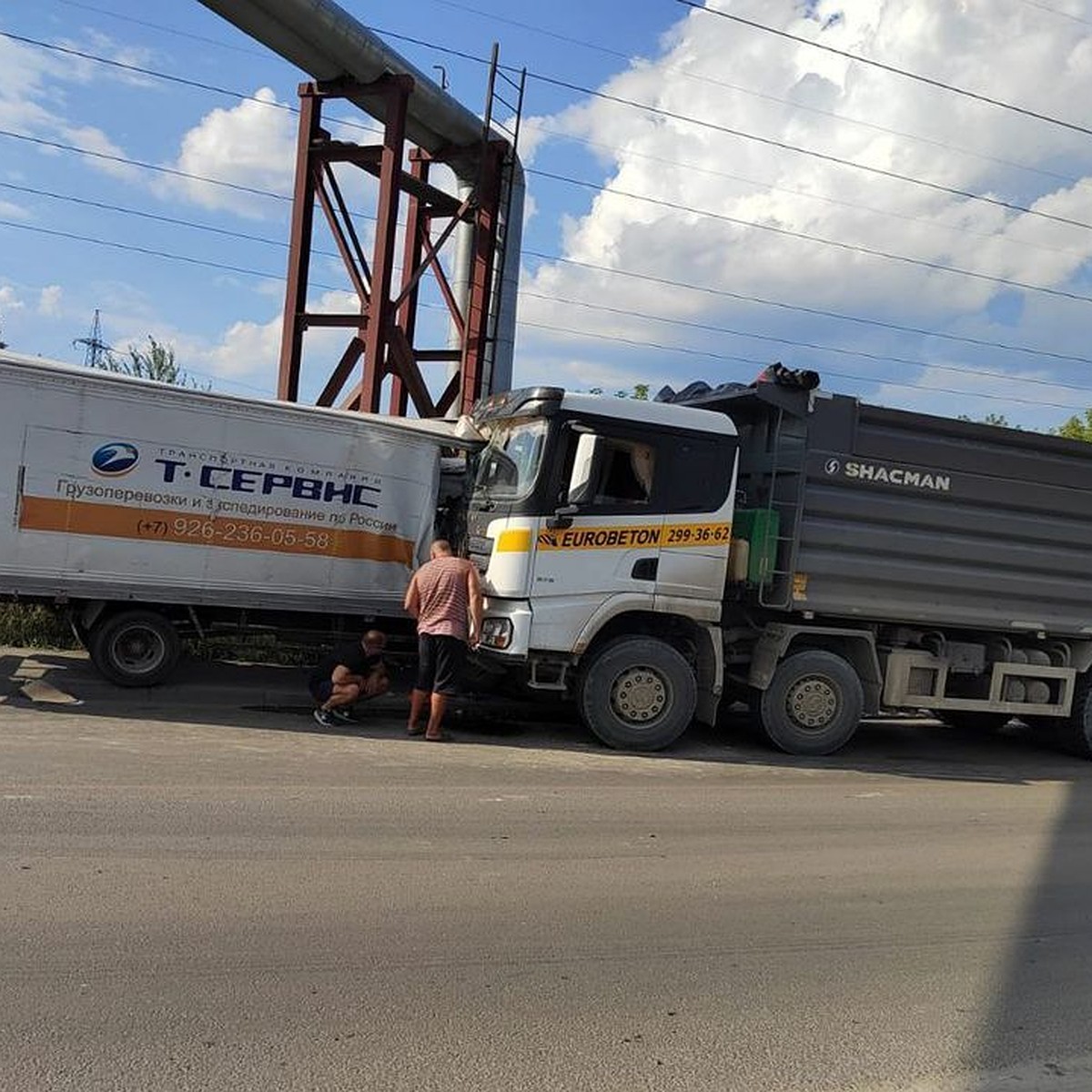 Один водитель в больнице»: в ГИБДД рассказали подробности аварии с двумя  грузовиками в Новосибирске - KP.RU