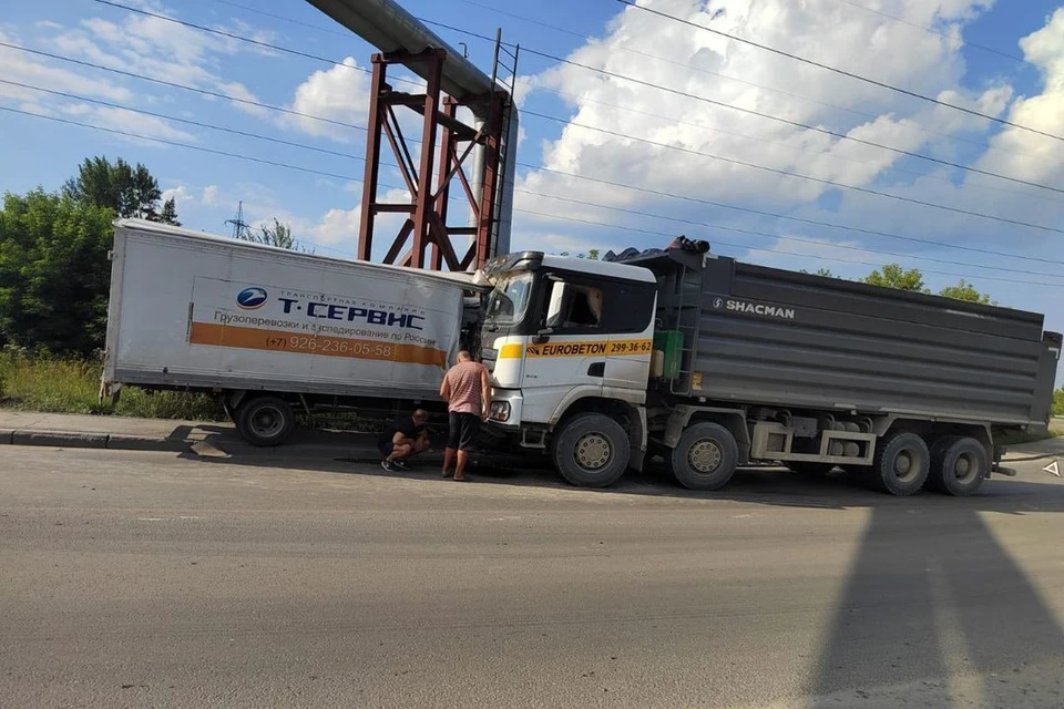 В Госавтоинспекции рассказали подробности ДТП с двумя грузовиками в Новосибирске. Фото: Госавтоинспекция по Новосибирск