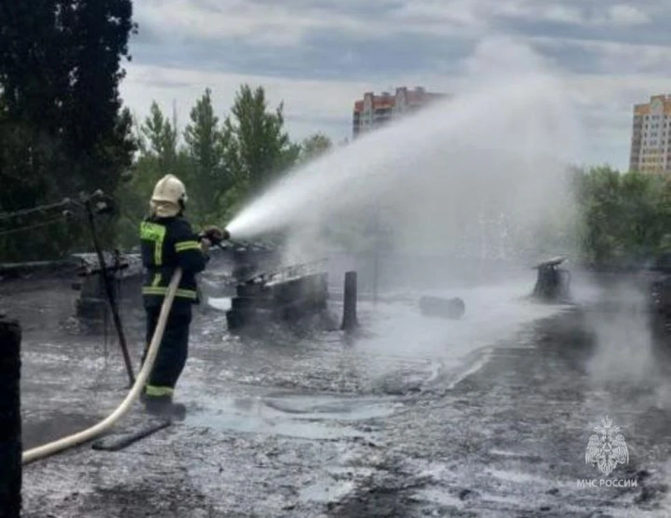 Пожарные эвакуировали 13 человек