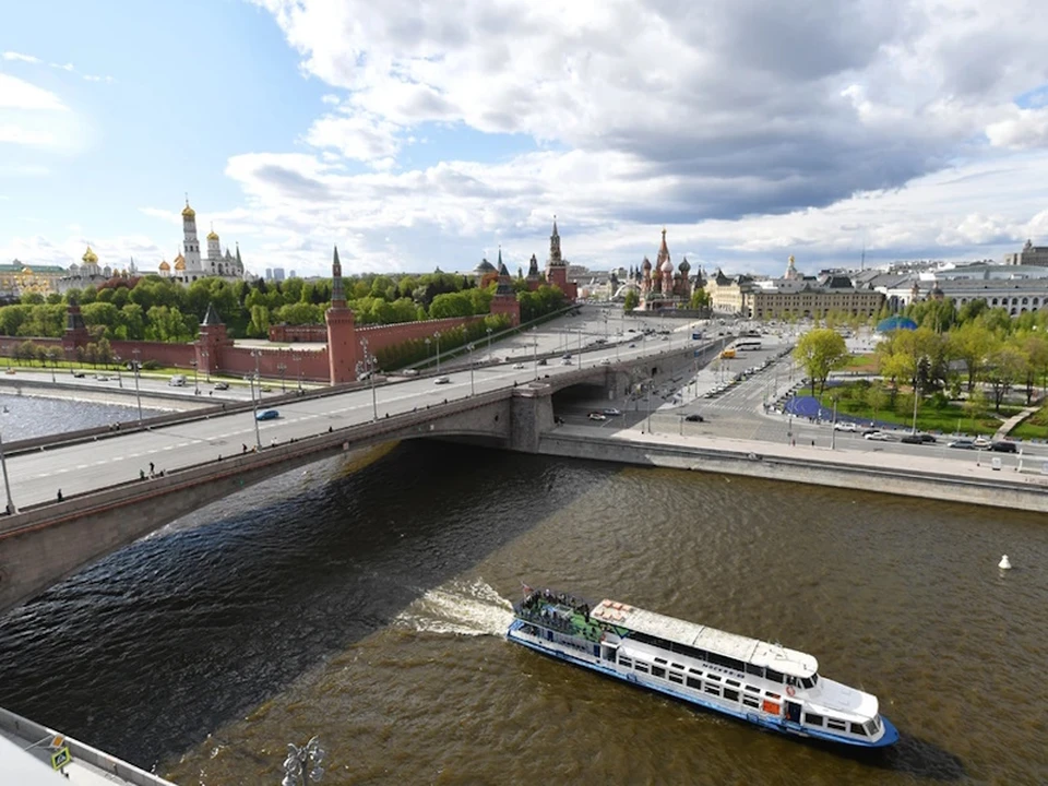 Очевидцы слышали взрыв в районе Карамышевской набережной в Москве, где упал дрон