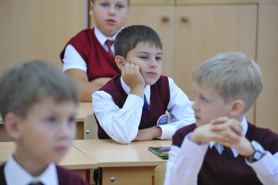 Больше двух тысяч ребят собрали в школу жители Хабаровского края