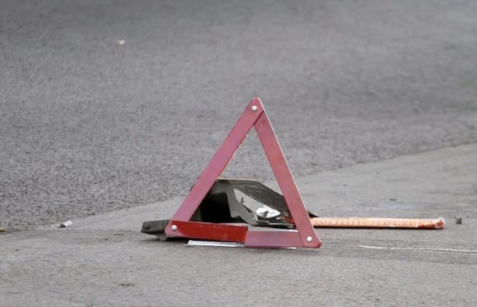 Автомобиль "Citroen" въехал в отбойник в под Смоленском.