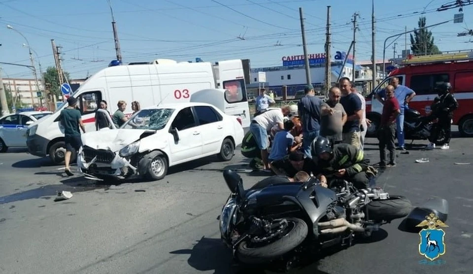 Водителя мотоцикла госпитализировали. Фото: ГУ МВД России по Самарской области