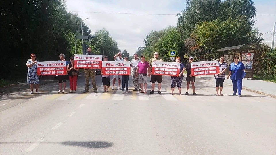 Жители Дядькова заявили о готовности перекрывать дороги в знак протеста.