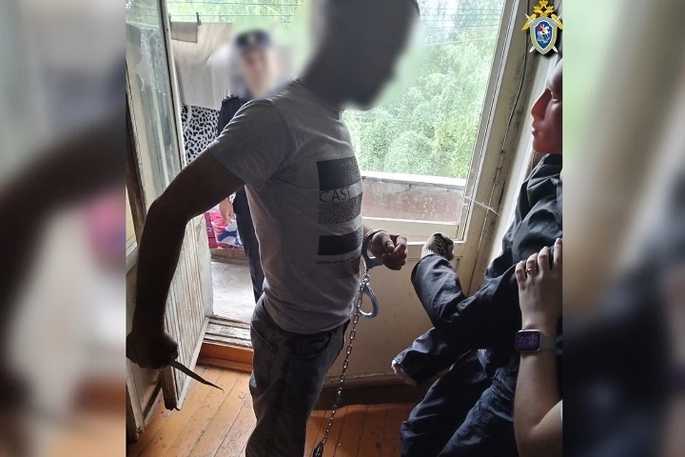 Днем 11 августа в подъезде дома на улице Менделеева в Переславле-Залесском был обнаружен окровавленный труп мужчины.