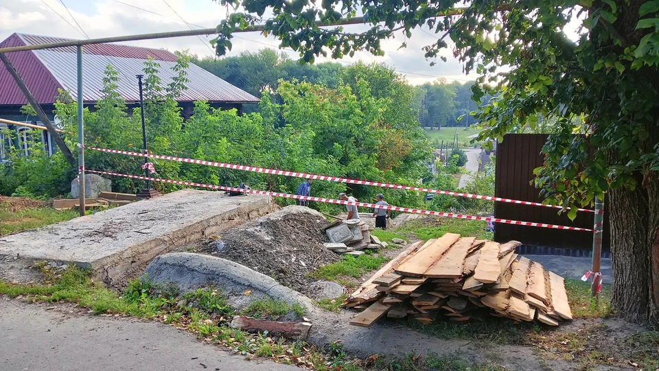На данный момент специалисты ведут демонтажные работы