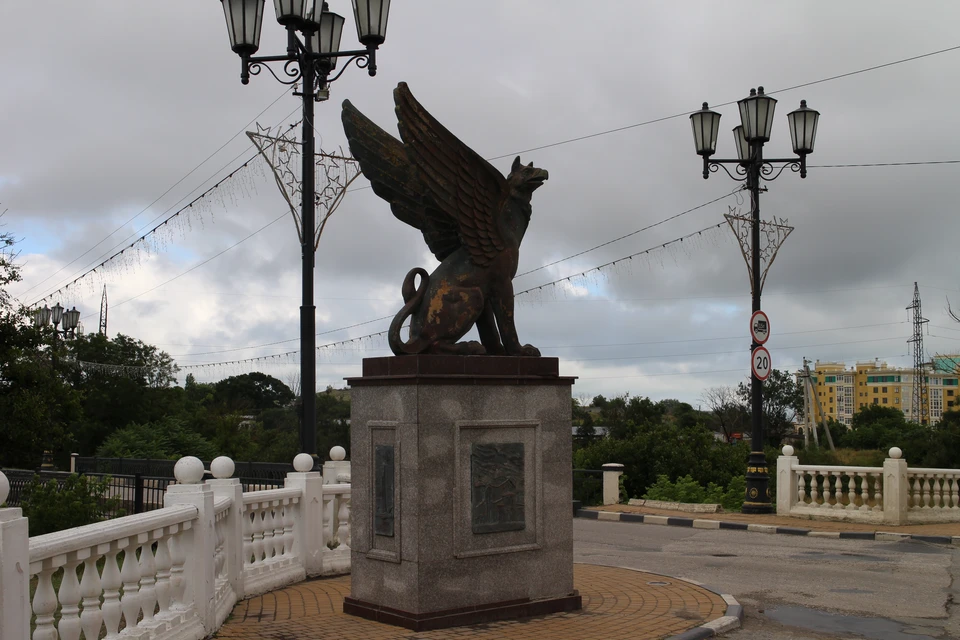 Грифон - визитка Керчи.