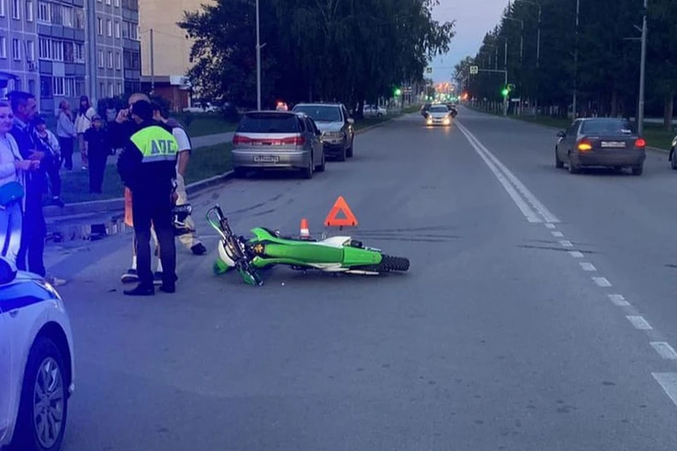В Бердске белая иномарка сбила мотоциклиста. Фото: ГИБДД НСО