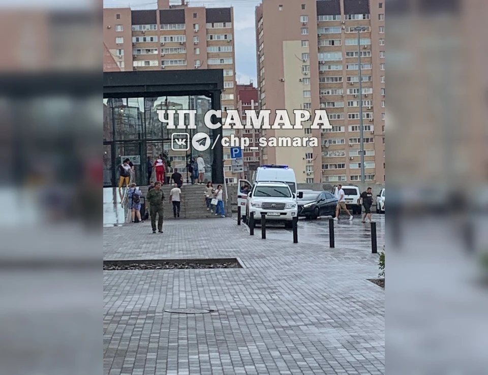 Очевидцы сообщают, что на месте работает скорая