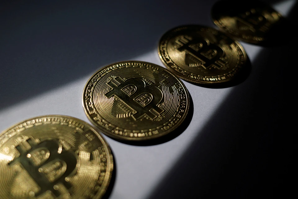 Курс биткоина упал почти до 25 000 долларов.