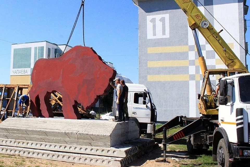 Символ Брестской области - зубра установили в Ганцевичах. Фото: gants.by.