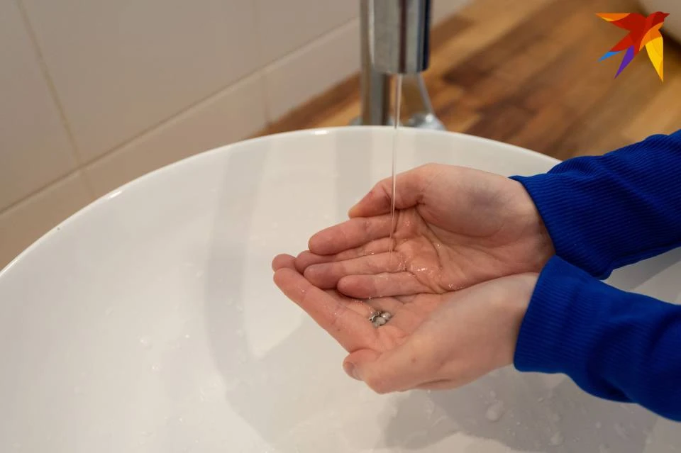 Переход на горячую систему горячего водоснабжения избавляет воду в Ленинском округе от неприятного запаха и цвета.