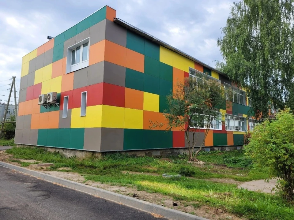 В Зеленце завершился ремонт фасада ДЮЦ