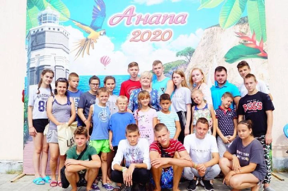 Самая многодетная мама страны Татьяна Сорокина уже собрала детей в школу. Фото: из архива семьи