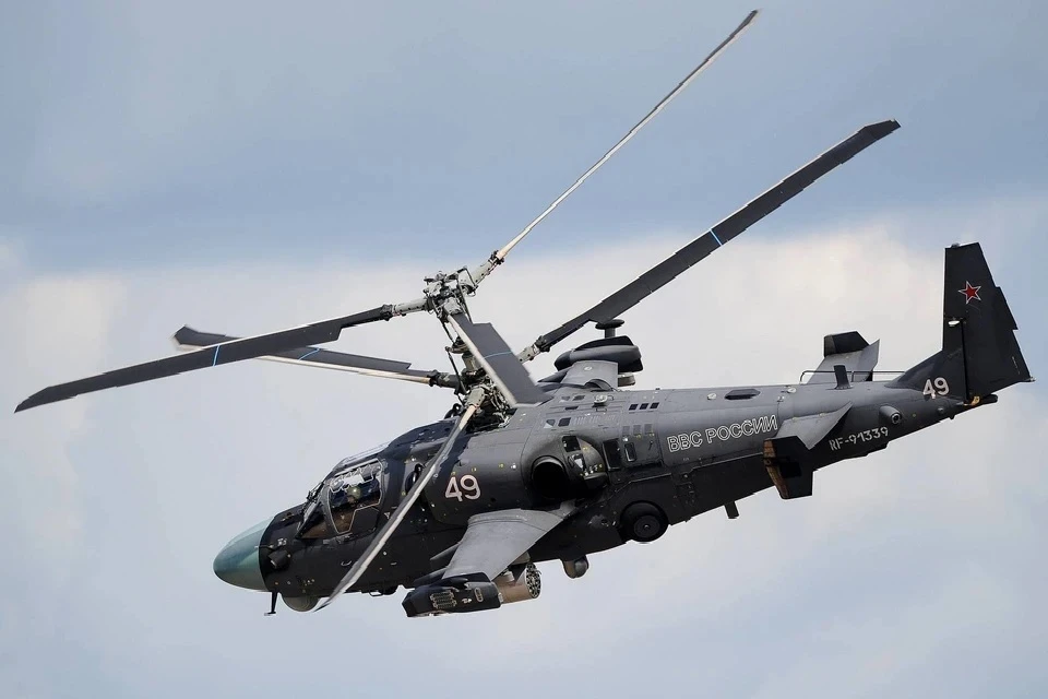 Видео уничтожения боевой машины ВСУ экипажем вертолета Ка-52 показало Минобороны