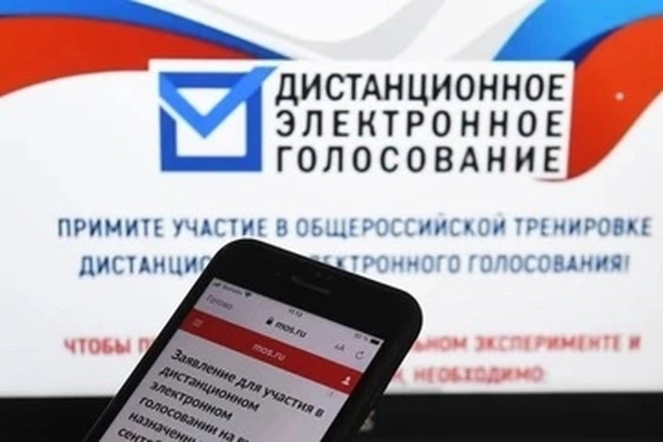 Все больше москвичей предпочитают электронное голосование традиционным бумажным бюллетеням.