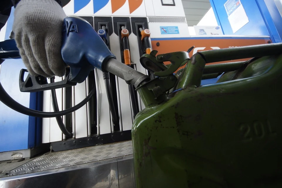 Перевозчики призвали власти ограничить цены на топливо в России