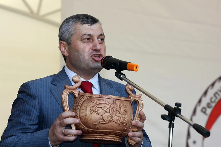 Экс-глава Южной Осетии: за независимость я выпил не отрываясь пять литров вина