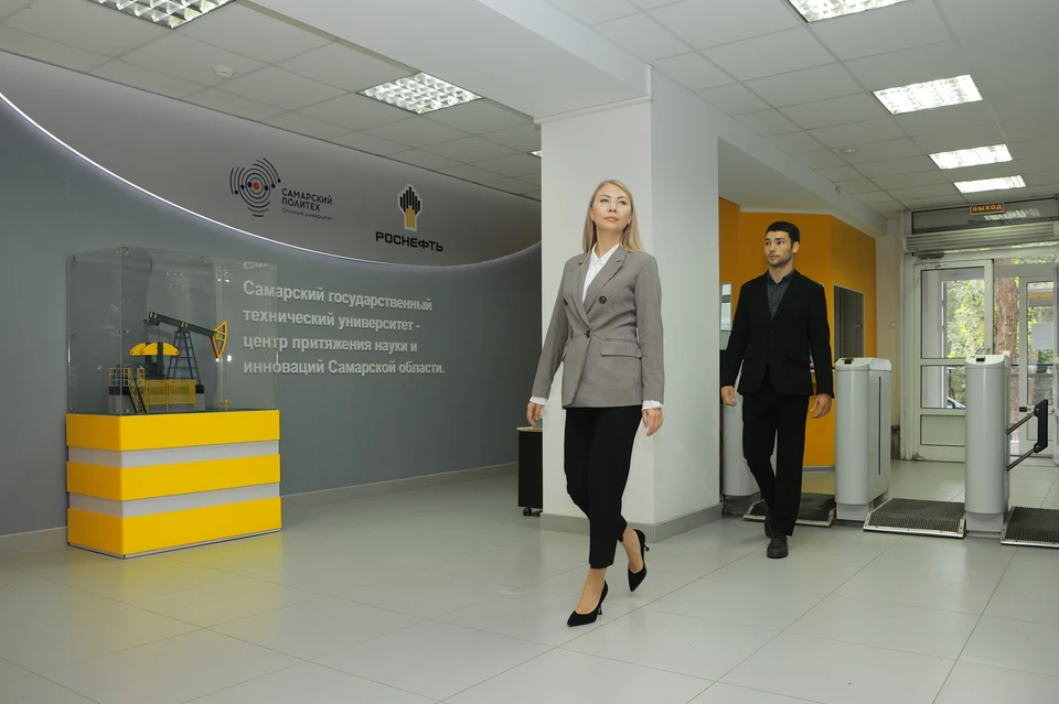 Будущие нефтяники с первых шагов по институту погружаются в корпоративную культуру «Роснефти». Фото: АО «Самаранефтегаз»