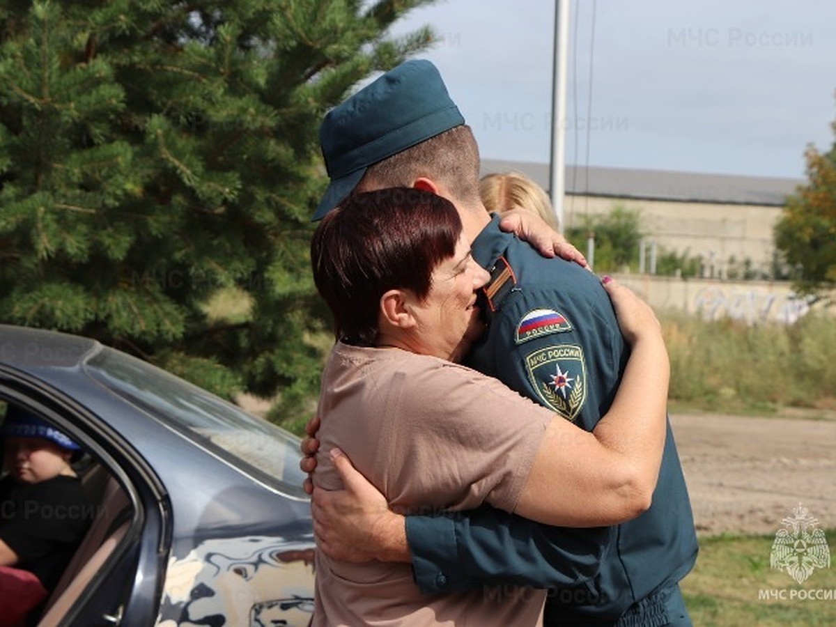 Задыхалась, подкашивались ноги, а он увел от смерти: женщина нашла парня,  спасшего ее от гибели в ядовитом дыму при пожаре - KP.RU