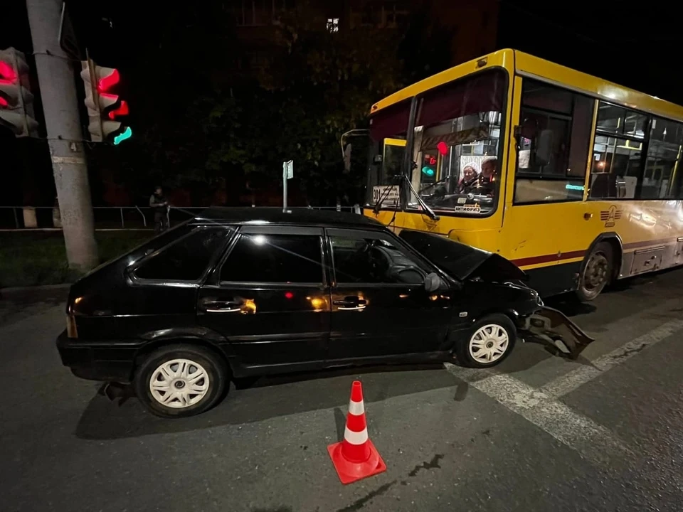 Водитель и пассажиры автобуса не пострадали