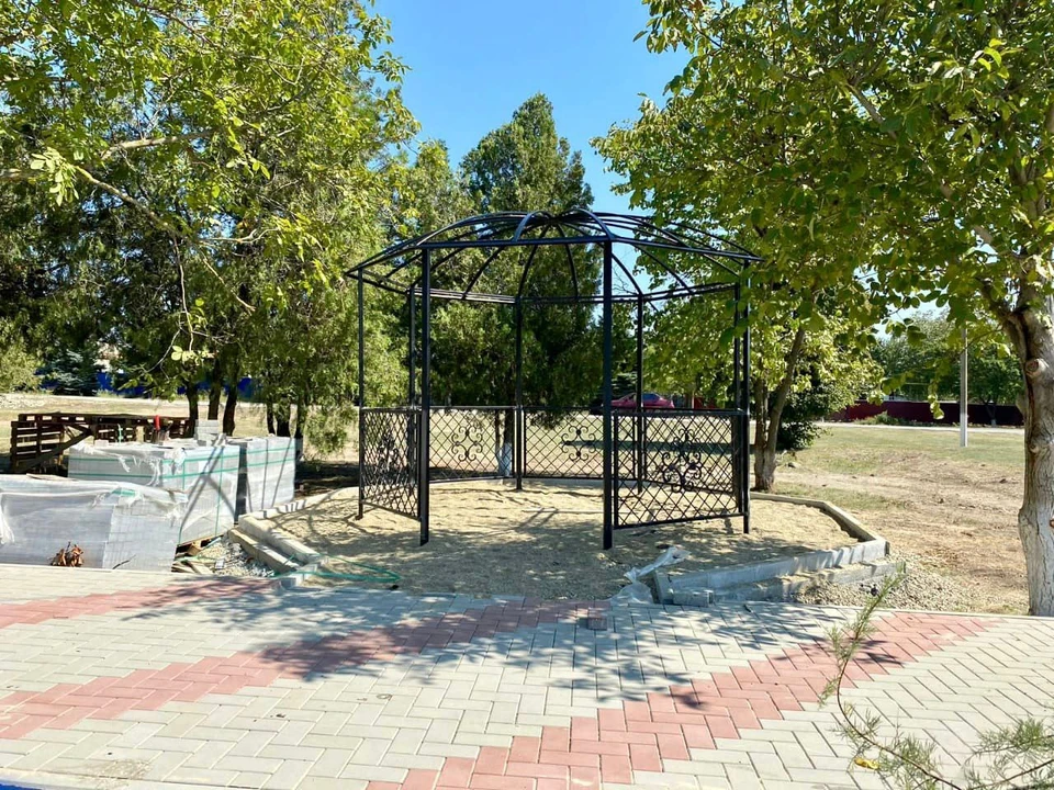 В Щербиновском районе обновляют зеленую зону. Фото: пресс-службы администрации Краснодарского края.