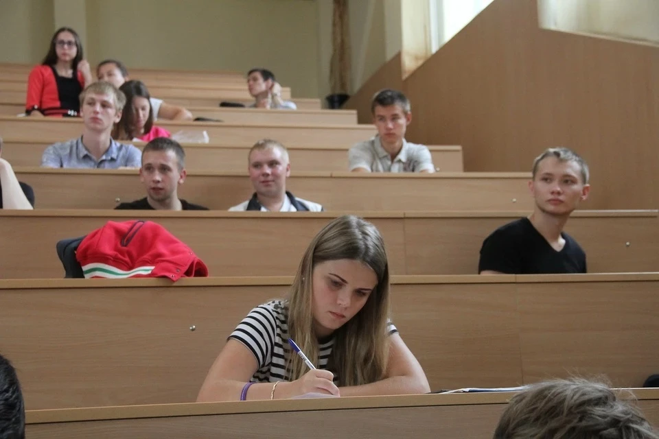 В вузы, колледжи и техникумы Крыма поступили 20 тысяч человек