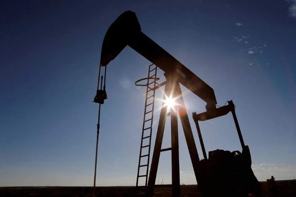 Новак: РФ продлит сокращение экспорта нефти на 300 тыс баррелей до конца года