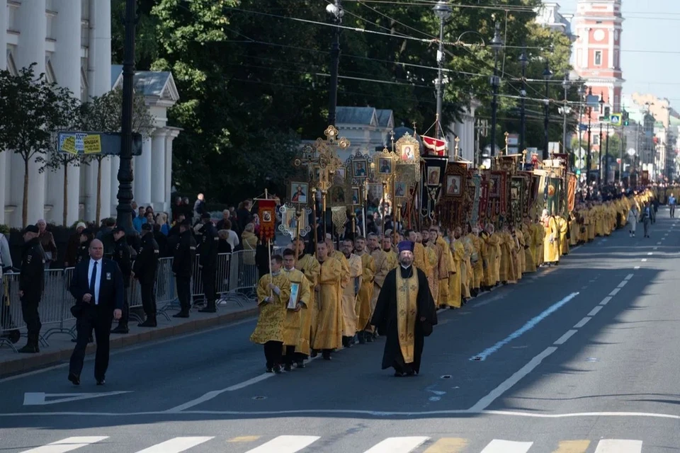 Движение ограничат в центре Петербурга 11 и 12 сентября из-за крестного хода.