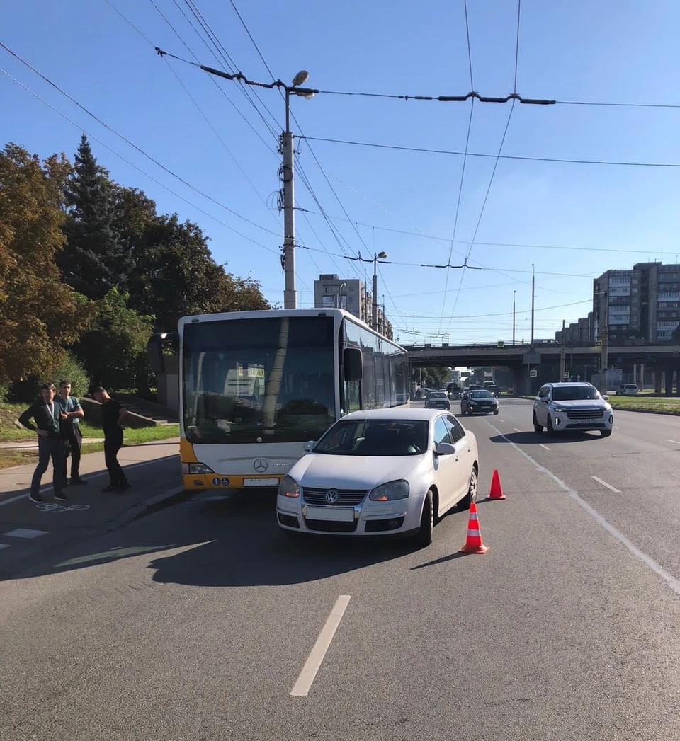 В ДТП на Московском проспекте пострадала женщина-кондуктор автобуса - KP.RU