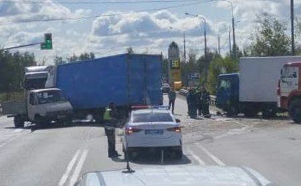 В Тульской области на трассе М-4 «Дон» произошло ДТП с тремя грузовыми автомобилями