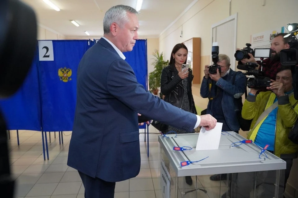 Губернатор Андрей Травников проголосовал на выборах в Новосибирской области.