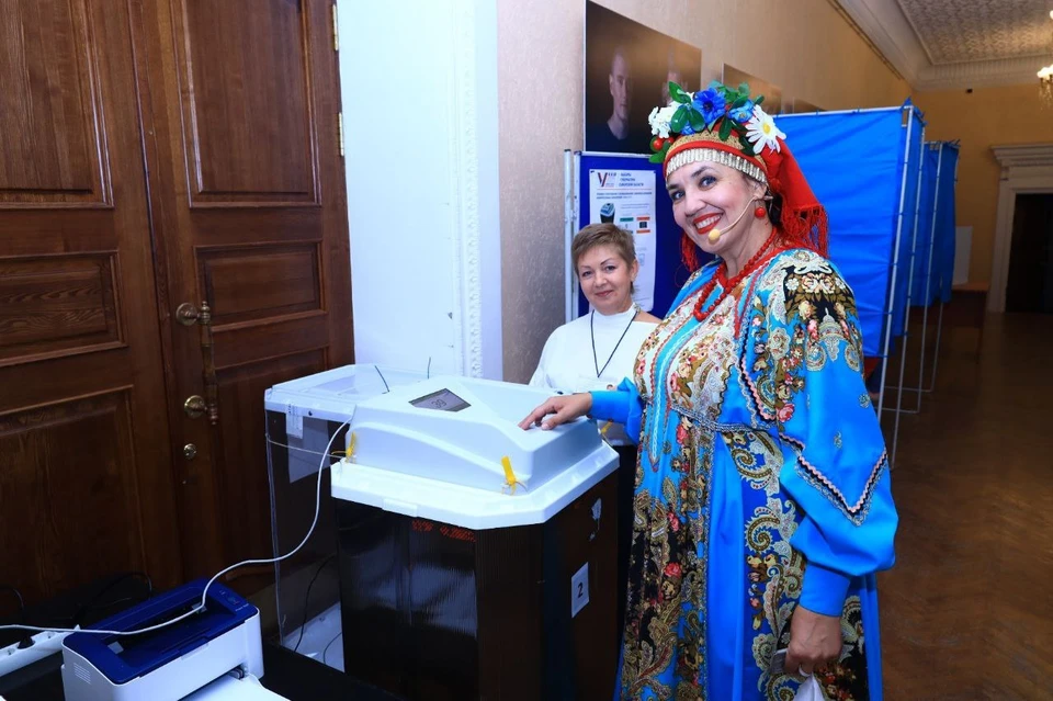 В Новокуйбышевске на избирательный участок пришел народный хор в полном составе. Фото: предоставлено "Комсомолке"