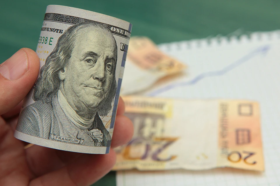 Нацбанк Беларуси назвал курс доллара и евро на выходные 9 и 10 сентября 2023 года.