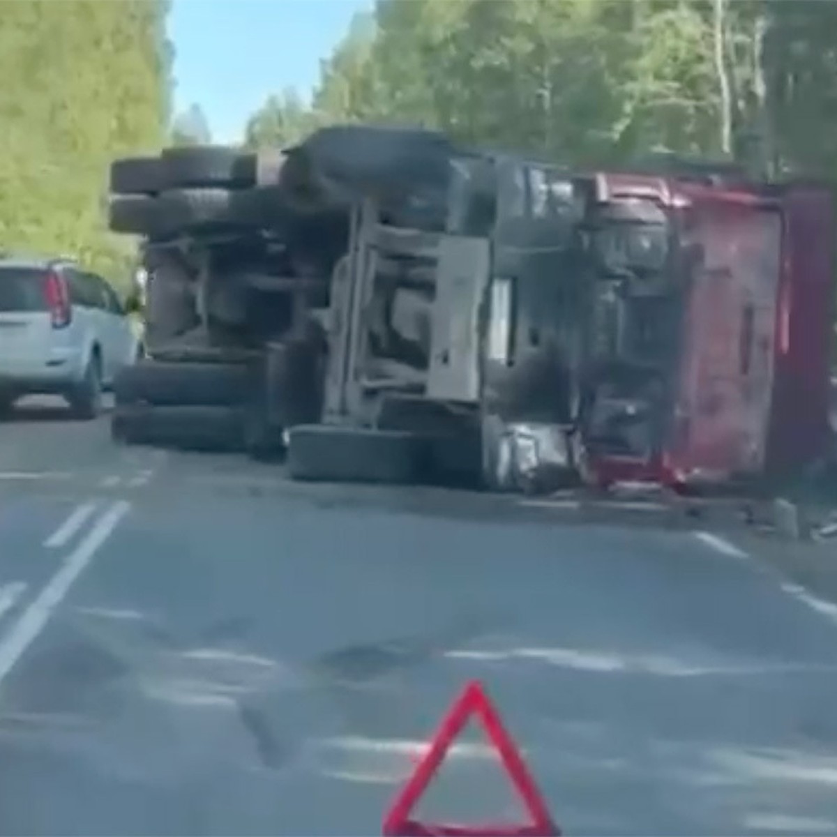 Жесткое ДТП произошло между двумя фурами на Лососинском шоссе в Карелии -  KP.RU