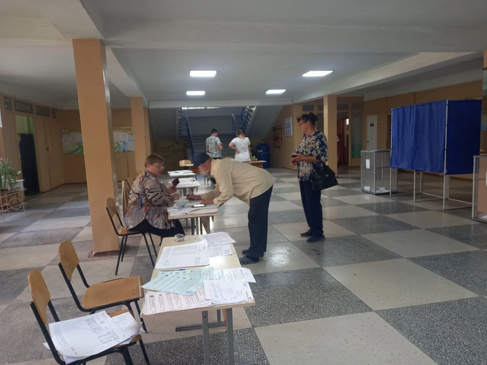 Избиратели активно принимают участие в голосовании. Фото: архив "КП"